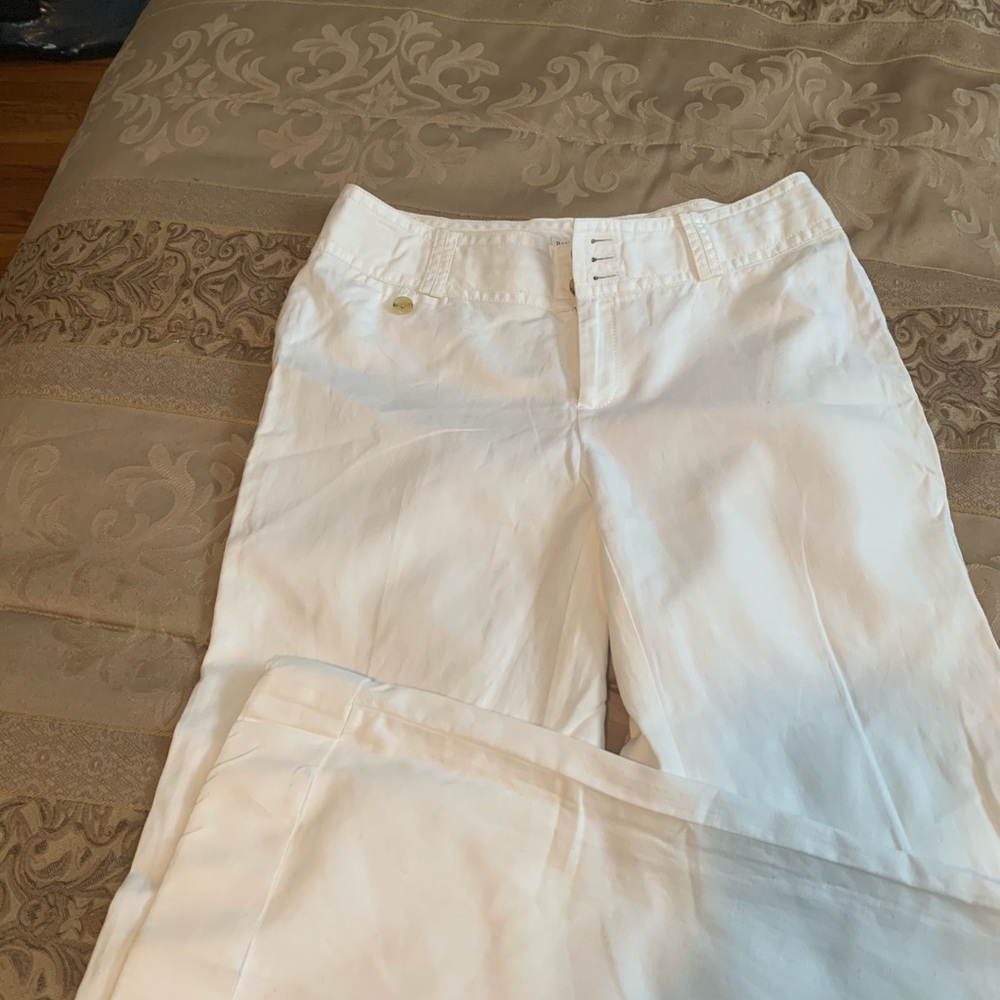 White Banana Republic linen pants